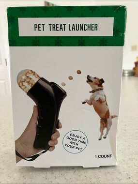 NWT Pet Treat Launcher - Kibble Thrower